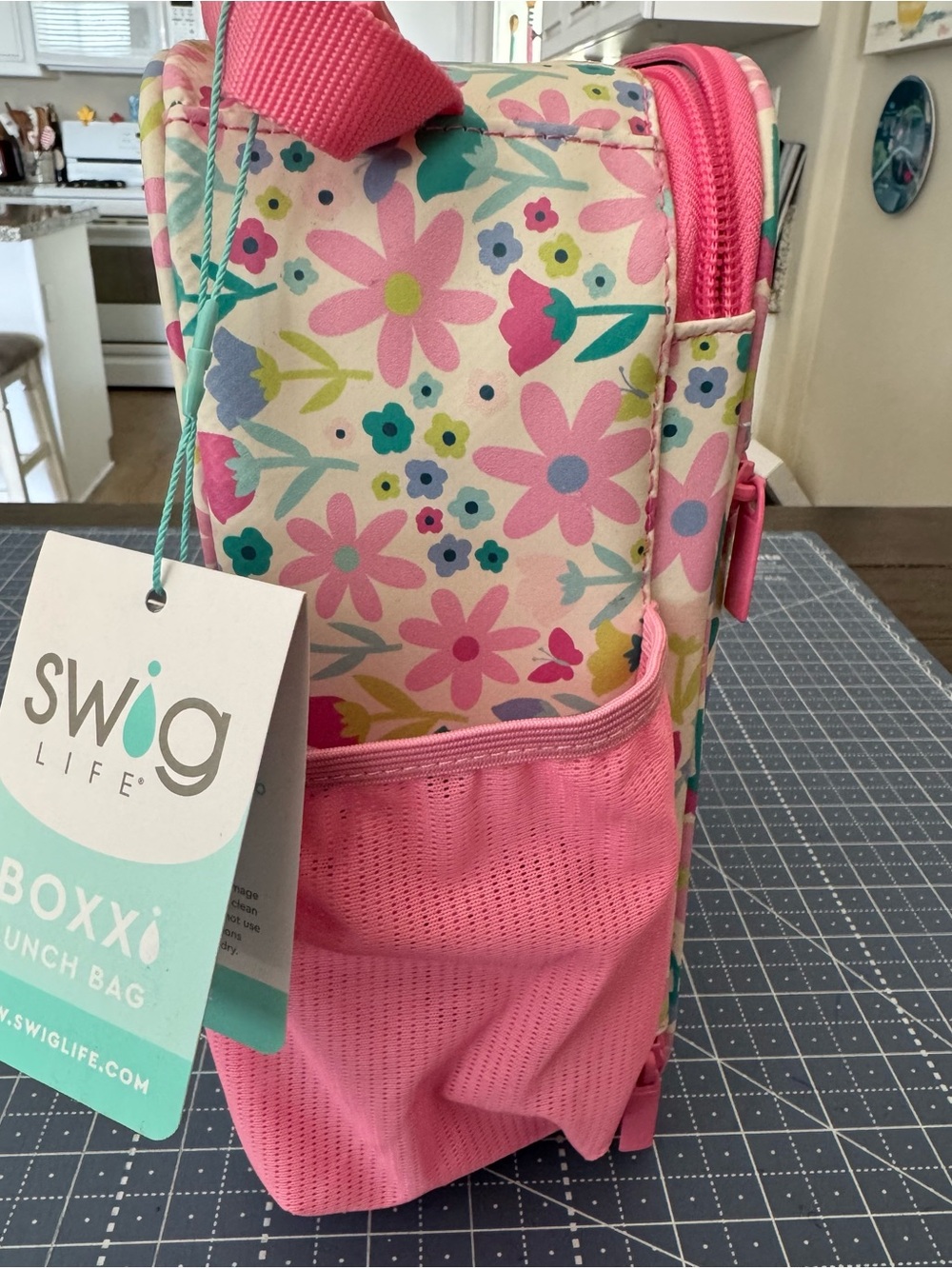 SWIG bright floral lunchbox!! NWT!! - Picture 3 of 5
